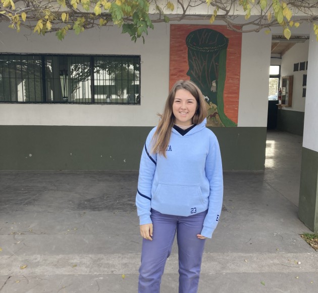 Oliva Muisse, alumna de sexto año de la EATA y corredora de automovilismo, debutó en la Fórmula 1 Argentina.