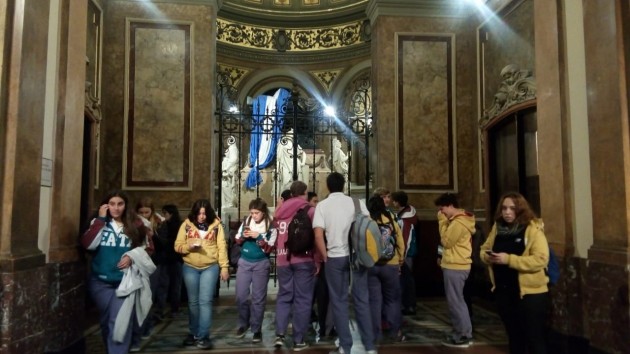 Alumnos de 6to. ESA y 7mo. año en la Bolsa de Cereales de Buenos Aires Alumnos de 6to. ESA y 7mo. año en la Bolsa de Cereales de Buenos Aires