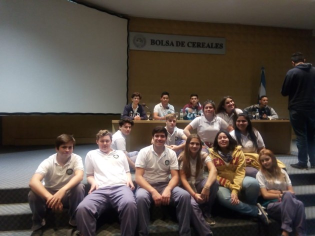 Alumnos de 6to. ESA y 7mo. año en la Bolsa de Cereales de Buenos Aires Alumnos de 6to. ESA y 7mo. año en la Bolsa de Cereales de Buenos Aires