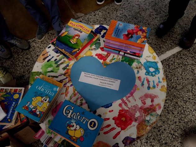 Alumnos de la EATA donaron una biblioteca Alumnos de la EATA donaron una biblioteca