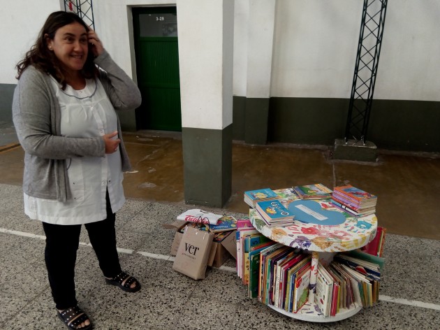 Alumnos de la EATA donaron una biblioteca Alumnos de la EATA donaron una biblioteca