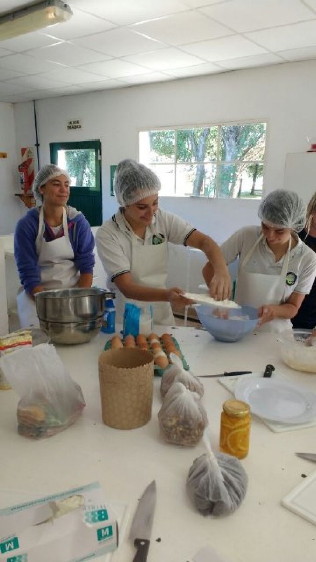 Elaboración de pan dulce con Olga Noblía Elaboración de pan dulce con Olga Noblía