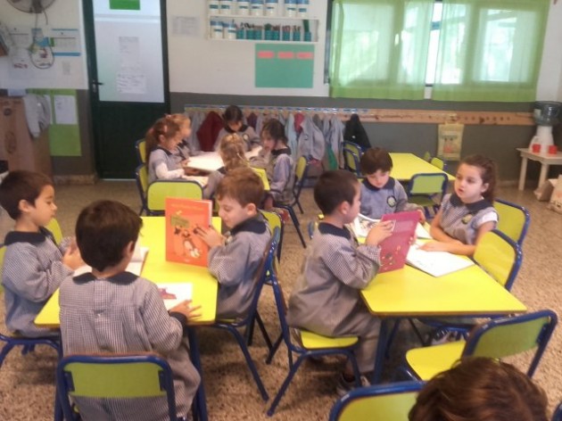 PROYECTO INSTITUCIONAL: LITERATURA EN EL Nivel Inicial PROYECTO INSTITUCIONAL: LITERATURA EN EL Nivel Inicial