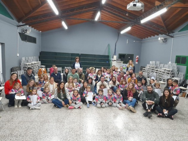 Actividades con las familias en nivel inicial - Sala 5 B Actividades con las familias en nivel inicial - Sala 5 B