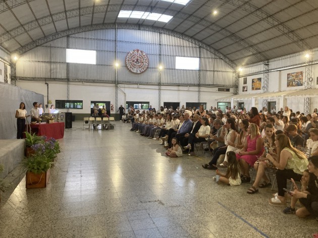 Acto de cierre de ciclo lectivo 2022 y entrega de presentes recordatorios a los egresados de nivel primario Acto de cierre de ciclo lectivo 2022 y entrega de presentes recordatorios a los egresados de nivel primario