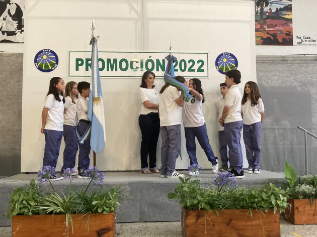 Acto de cierre de ciclo lectivo 2022 y entrega de presentes recordatorios a los egresados de nivel primario Acto de cierre de ciclo lectivo 2022 y entrega de presentes recordatorios a los egresados de nivel primario