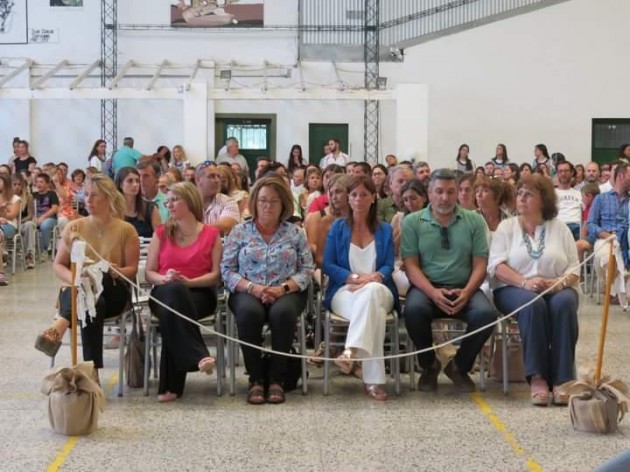 Acto oficial de cierre de ciclo lectivo 2022 y entrega de presentes recordatorios a los egresados de nivel inicial en la EATA Acto oficial de cierre de ciclo lectivo 2022 y entrega de presentes recordatorios a los egresados de nivel inicial en la EATA