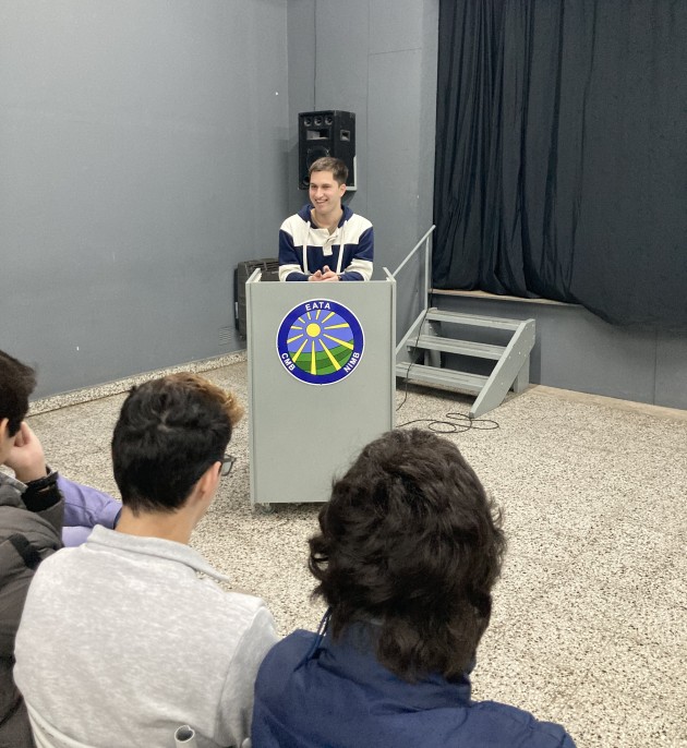 Agustín Parraquini, egresado de la EATA, compartió su experiencia como emprendedor con alumnos de Economía y Administración Agustín Parraquini, egresado de la EATA, compartió su experiencia como emprendedor con alumnos de Economía y Administración
