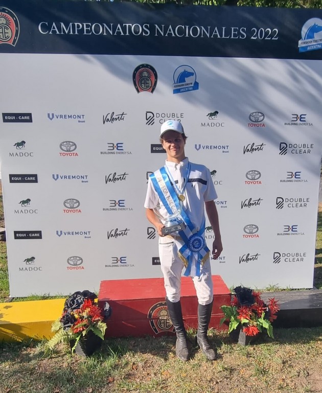 Alfonso van der Horst, alumno de quinto año de la EATA, campeón nacional de equitación Alfonso van der Horst, alumno de quinto año de la EATA, campeón nacional de equitación