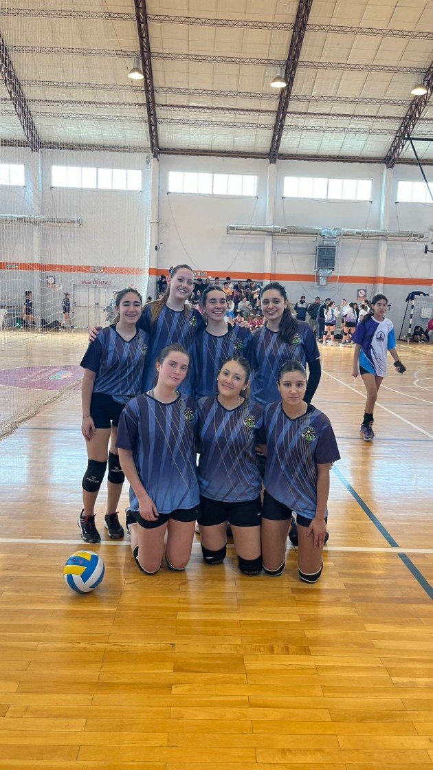 Alumnas de la EATA en la etapa regional de los Juegos Bonaerenses Alumnas de la EATA en la etapa regional de los Juegos Bonaerenses