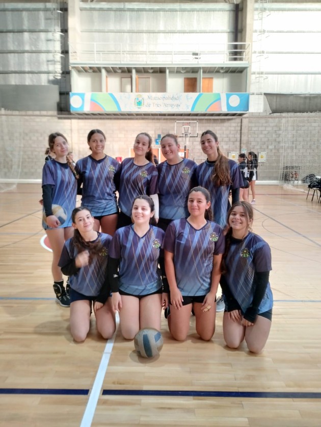 Alumnas de la EATA en los bonaerenses de vóley
