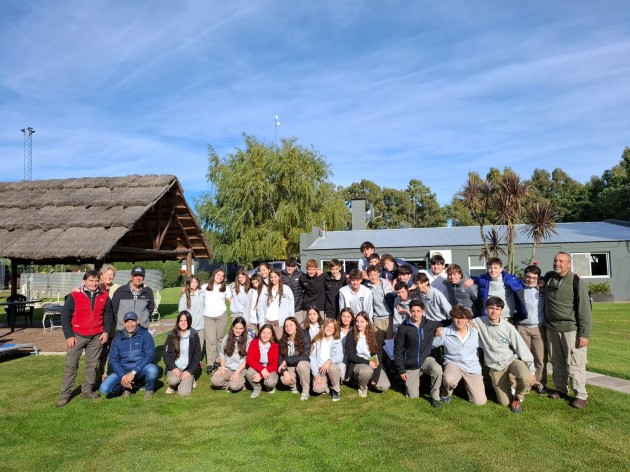 Alumnos de 4° año visitan producciones agropecuarias de la zona Alumnos de 4° año visitan producciones agropecuarias de la zona