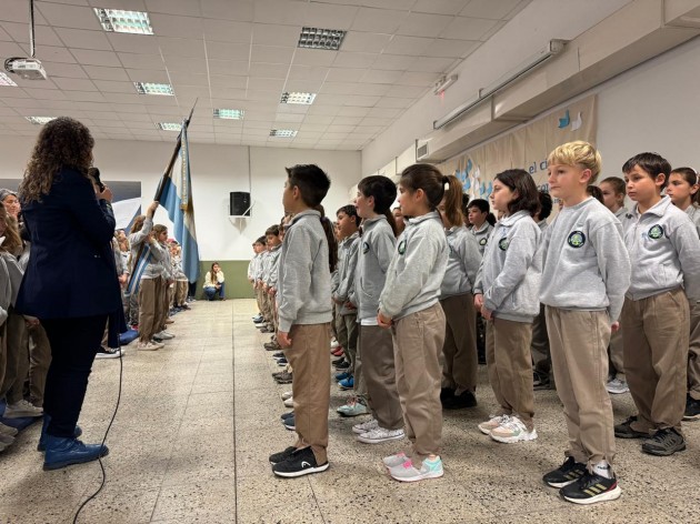 Alumnos de cuarto año realizaron su promesa de lealtad a la bandera Alumnos de cuarto año realizaron su promesa de lealtad a la bandera