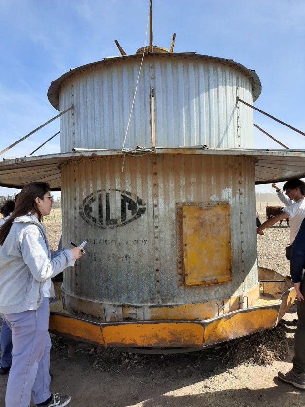 Alumnos de cuarto año visitan a la Chacra Experimental Integrada de Barrow Alumnos de cuarto año visitan a la Chacra Experimental Integrada de Barrow