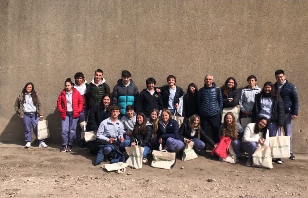 Alumnos de la EATA en la Jornada Ganadera en la Chacra Experimental Integrada Barrow Alumnos de la EATA en la Jornada Ganadera en la Chacra Experimental Integrada Barrow