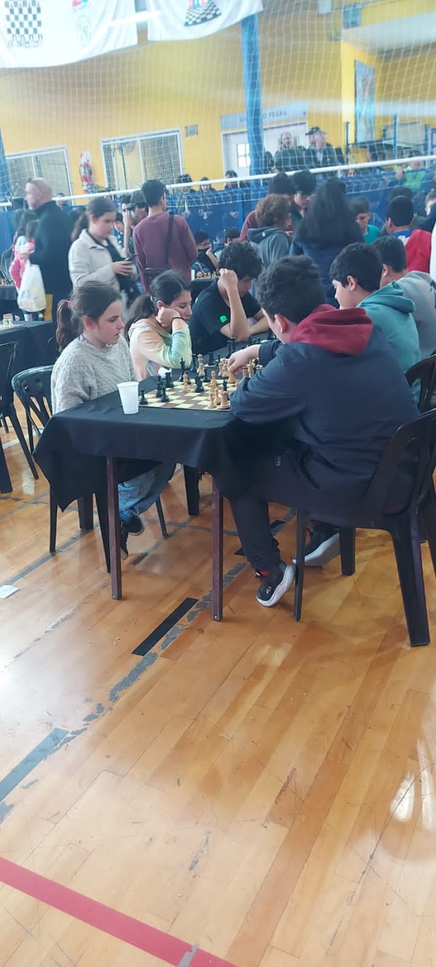 Alumnos de la EATA presentes en el encuentro de ajedrez de la categoría sub 14 en la ciudad de Buenos Aires Alumnos de la EATA presentes en el encuentro de ajedrez de la categoría sub 14 en la ciudad de Buenos Aires