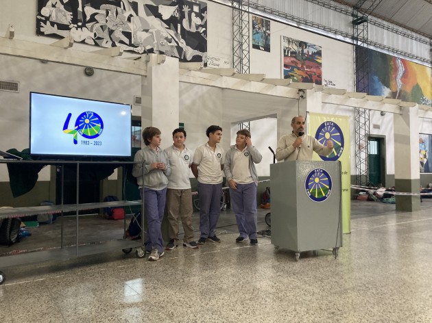 Alumnos de nivel secundario diseñan el logo del 40 aniversario de la escuela Alumnos de nivel secundario diseñan el logo del 40 aniversario de la escuela