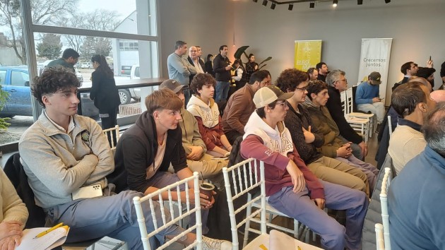 Alumnos de séptimo año en la Experiencia Nidera Alumnos de séptimo año en la Experiencia Nidera