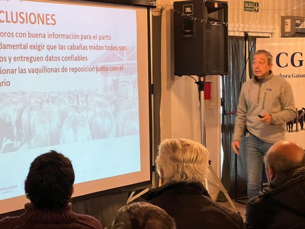 Alumnos de séptimo año presentes en la charla técnica sobre el mercado de carnes Alumnos de séptimo año presentes en la charla técnica sobre el mercado de carnes