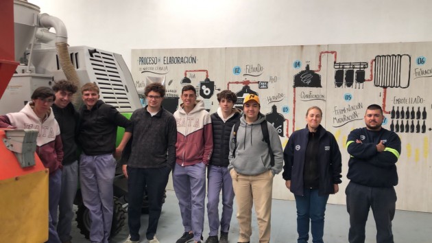 Alumnos de séptimo año visitaron la Maltería Quilmes Alumnos de séptimo año visitaron la Maltería Quilmes