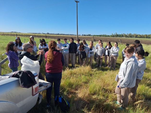Alumnos visitan el módulo agroecológico de la Chacra de Barrow Alumnos visitan el módulo agroecológico de la Chacra de Barrow