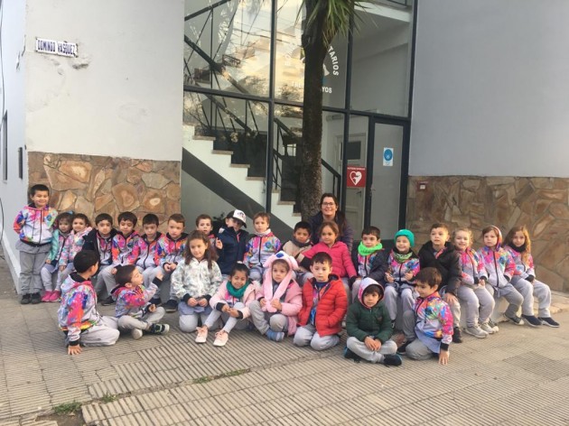 Bomberos voluntarios - Salida educativa de los alumnos de 5 años A,B y C de Nivel Inicial Bomberos voluntarios - Salida educativa de los alumnos de 5 años A,B y C de Nivel Inicial