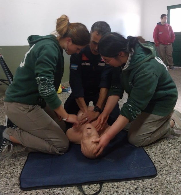 Capacitación en RCP para sexto año