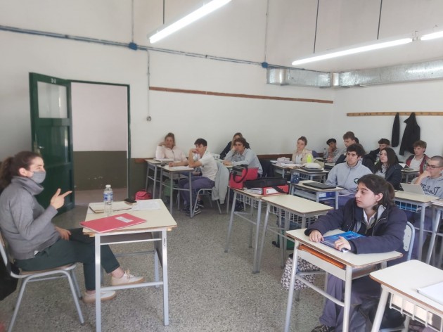 Charla de ex alumna y emprendedora para alumnos de 4to economía y administración Charla de ex alumna y emprendedora para alumnos de 4to economía y administración