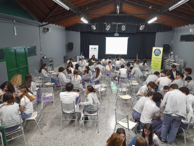 Charla en nivel secundario sobre violencia de género Charla en nivel secundario sobre violencia de género
