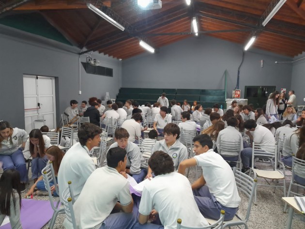 Charla en nivel secundario sobre violencia de género Charla en nivel secundario sobre violencia de género