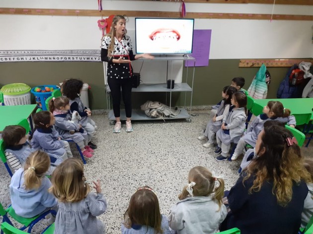 Charla informativa sobre salud bucal Charla informativa sobre salud bucal