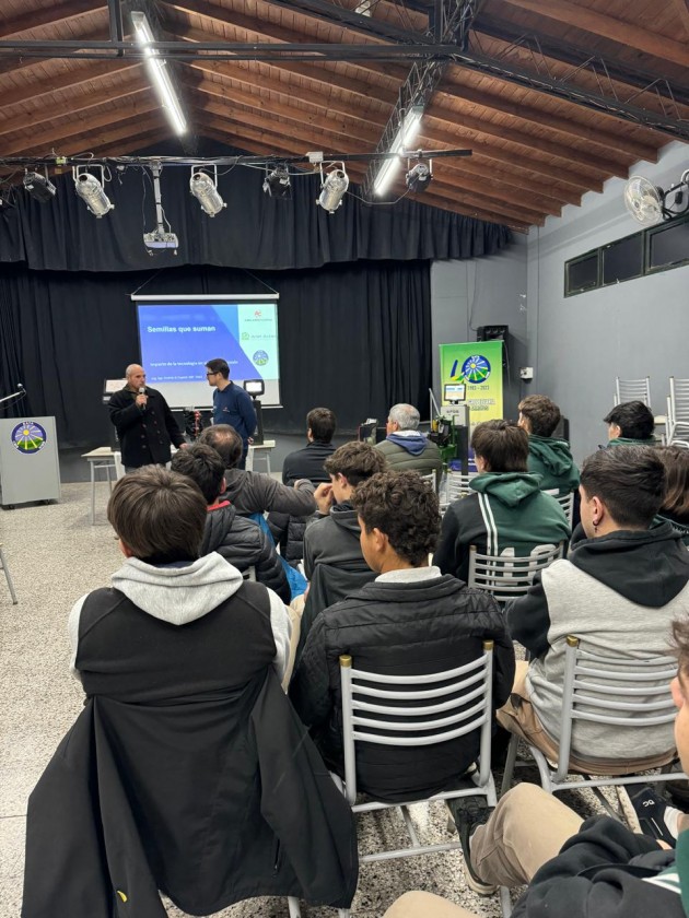 Charla presentación sobre pulverización efectiva y siembra eléctrica Charla presentación sobre pulverización efectiva y siembra eléctrica
