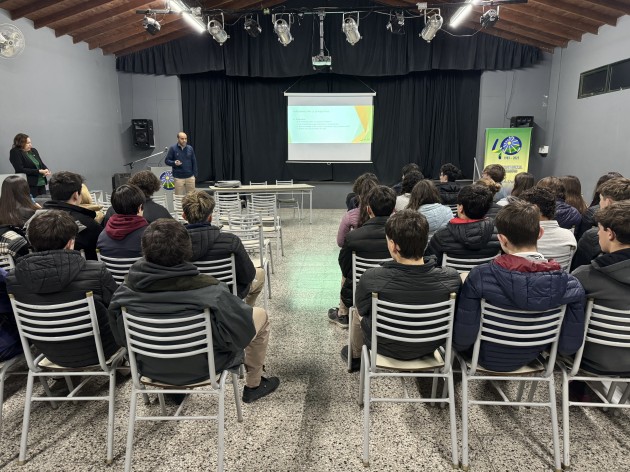Charla sobre cooperativismo y mercados Charla sobre cooperativismo y mercados