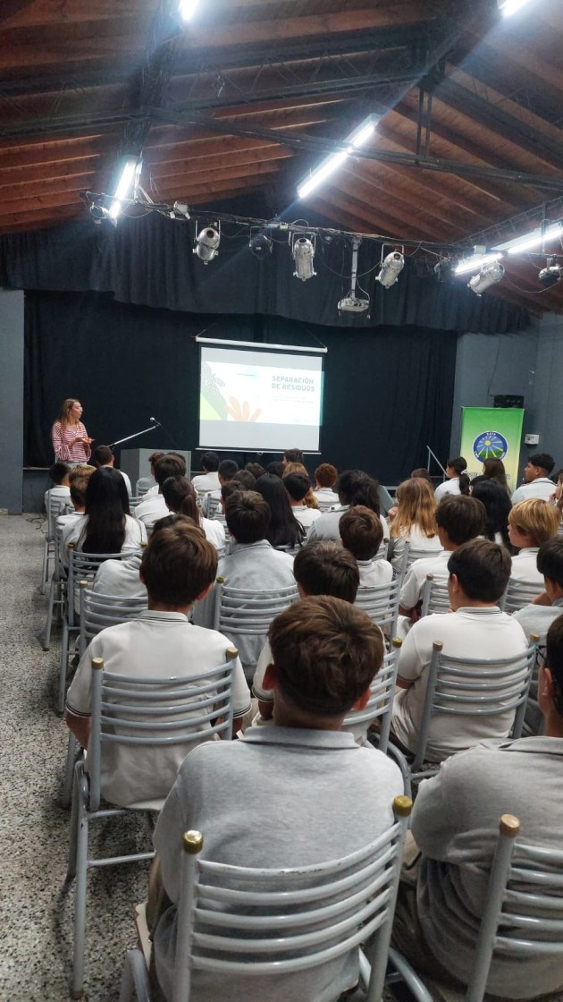 Charla sobre educación y concientización ambiental Charla sobre educación y concientización ambiental