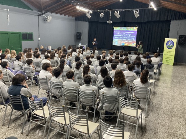 Charla sobre grooming para alumnos de primer año Charla sobre grooming para alumnos de primer año