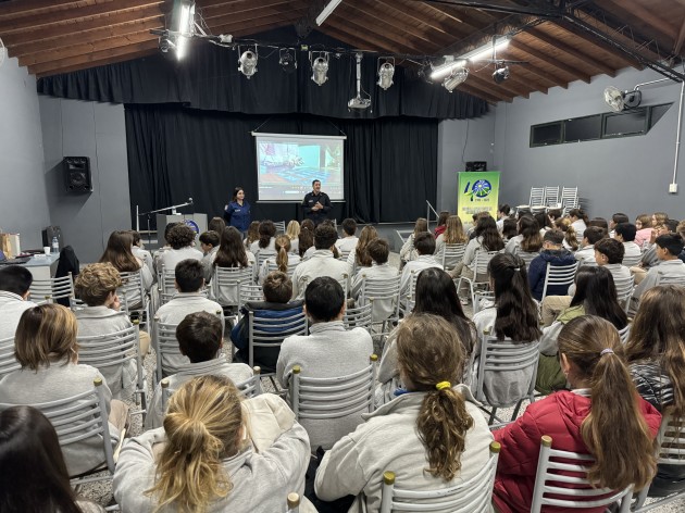 Charla sobre grooming para alumnos de primer año Charla sobre grooming para alumnos de primer año