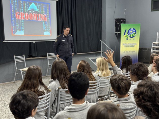 Charla sobre grooming para alumnos de primer año Charla sobre grooming para alumnos de primer año