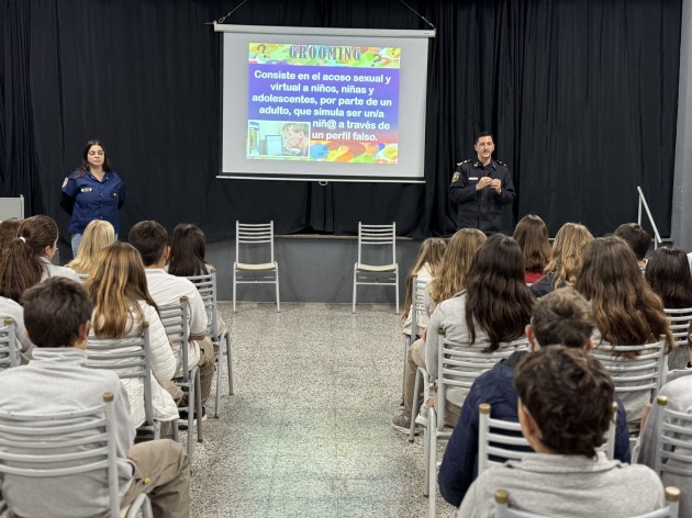 Charla sobre grooming para alumnos de primer año Charla sobre grooming para alumnos de primer año