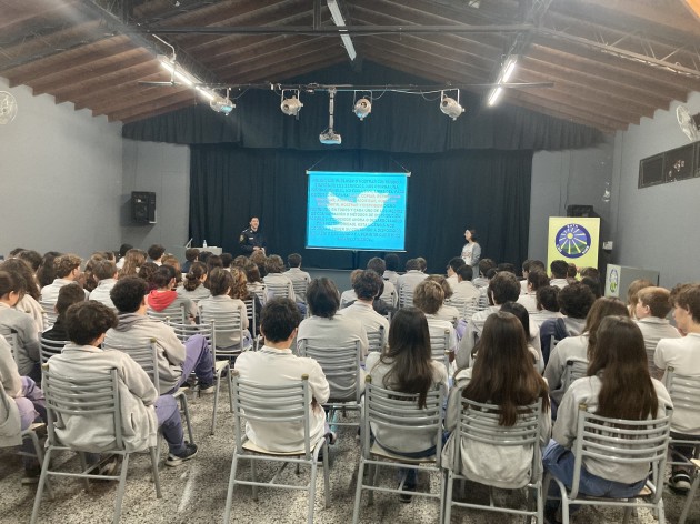 Charla sobre grooming para los alumnos de segundo año de nivel secundario Charla sobre grooming para los alumnos de segundo año de nivel secundario