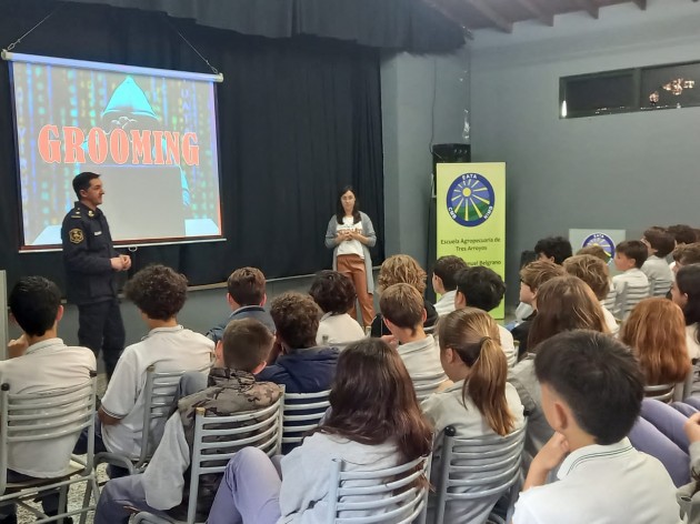Charla sobre grooming para los alumnos de segundo año de nivel secundario Charla sobre grooming para los alumnos de segundo año de nivel secundario