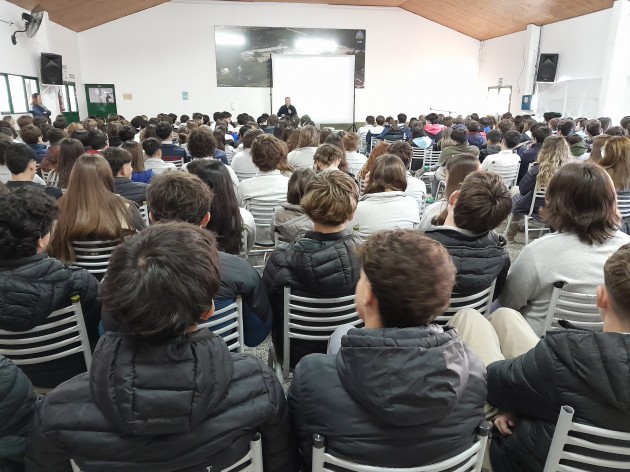 Charla sobre “Prevención al consumo problemático” Charla sobre “Prevención al consumo problemático”