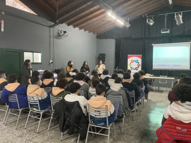 Charla sobre prevención de adicciones Charla sobre prevención de adicciones