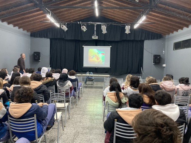 Charla sobre Seguridad Vial en la EATA para alumnos de 5to y 6to año Charla sobre Seguridad Vial en la EATA para alumnos de 5to y 6to año