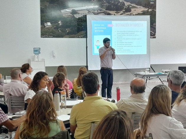 Ciclo de capacitaciones sobre planificación y evaluación auténtica Ciclo de capacitaciones sobre planificación y evaluación auténtica
