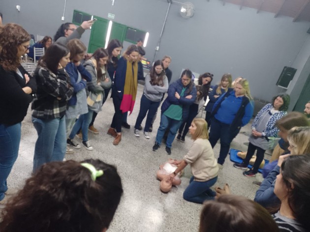 Curso de primeros auxilios, técnicas de RCP y uso del DEA, para personal de los tres niveles de la EATA Curso de primeros auxilios, técnicas de RCP y uso del DEA, para personal de los tres niveles de la EATA