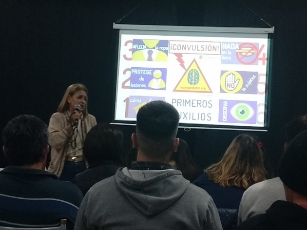 Curso de primeros auxilios, técnicas de RCP y uso del DEA, para personal de los tres niveles de la EATA Curso de primeros auxilios, técnicas de RCP y uso del DEA, para personal de los tres niveles de la EATA