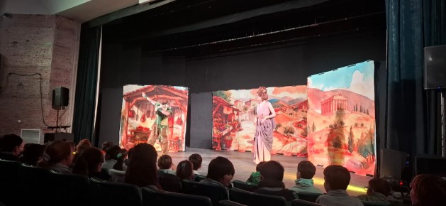 Del aula al teatro: una experiencia para aprender Inglés de otra manera