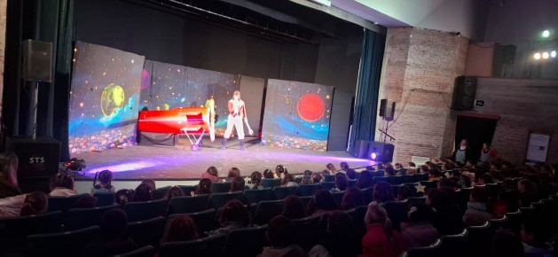Del aula al teatro: una experiencia para aprender Inglés de otra manera
