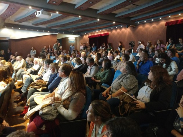 Diego Golombek y Patricio Ferrario analizan al sistema educativo en el cierre de la Jornada de Ideas, organizada por Aapresid, en la ciudad de Necochea. Diego Golombek y Patricio Ferrario analizan al sistema educativo en el cierre de la Jornada de Ideas, organizada por Aapresid, en la ciudad de Necochea.