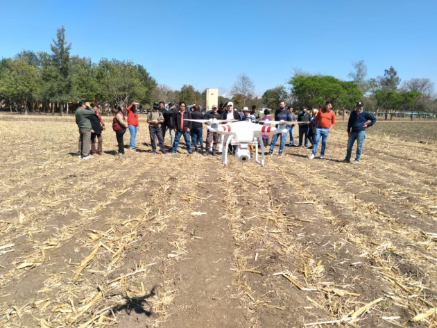 Docentes de la EATA dictan capacitaciones sobre agricultura de precisión en escuelas agrotécnicas de Salta y Jujuy Docentes de la EATA dictan capacitaciones sobre agricultura de precisión en escuelas agrotécnicas de Salta y Jujuy